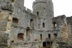 PICTURES/Bodiam Castle/t_Courtyard7.JPG